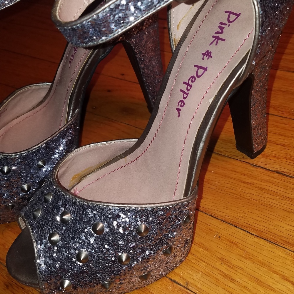 Pink & Pepper Pewter Metallic Sparkle Heels 7.5